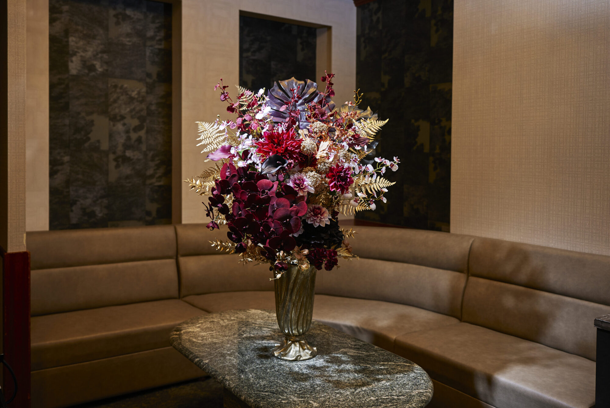 飲食店やラウンジに置くアーティフィシャルフラワー