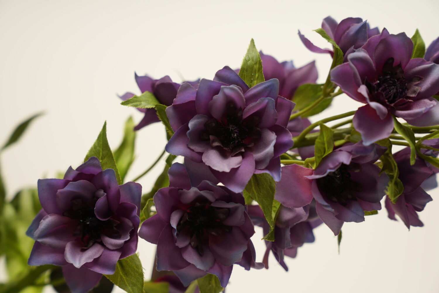 ディルフィニウムのアーティフィシャルフラワーのアップ