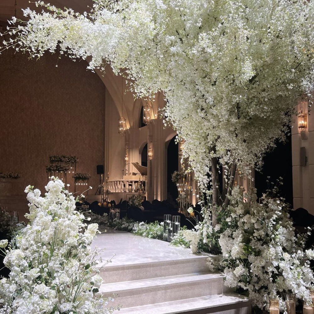 特別なシーンを美しく彩る｜アーティフィシャルフラワー×ウェディング装飾